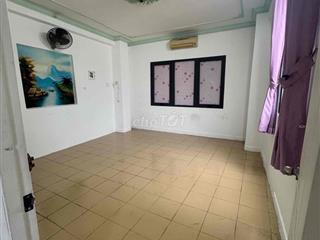 Phòng trọ 30m2 đường Nguyễn Tất Thành Q4