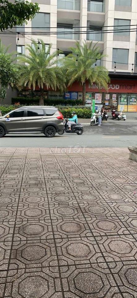 Cho thuê mặt bằng sân mặt tiền đường Vĩnh Hội
