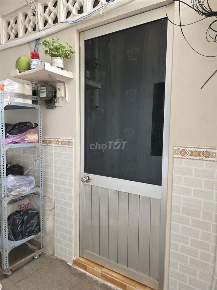 Cho thuê phòng trọ mặt tiền Q4 – WC riêng, tự do giờ giấc