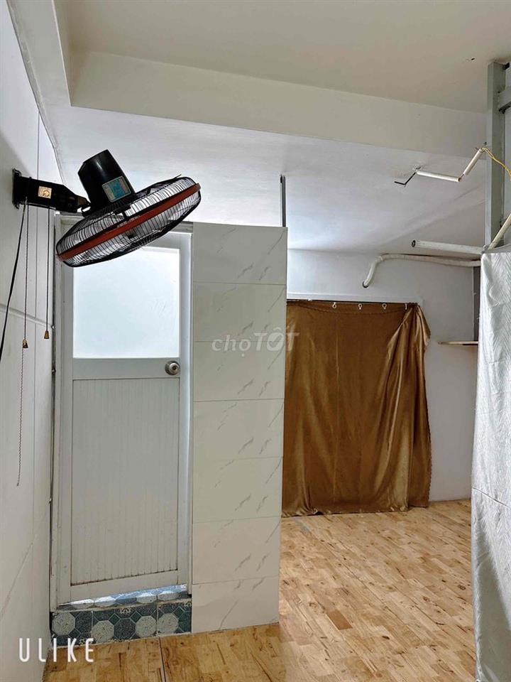 Cho Thuê phòng máy lạnh, toilet riêng, sạch.
