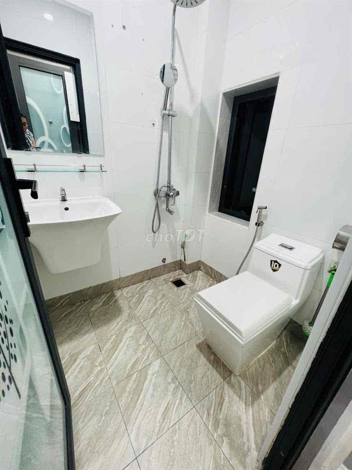 Studio cửa sổ 4trx Q4 siêu hiếm chỉ có 1p