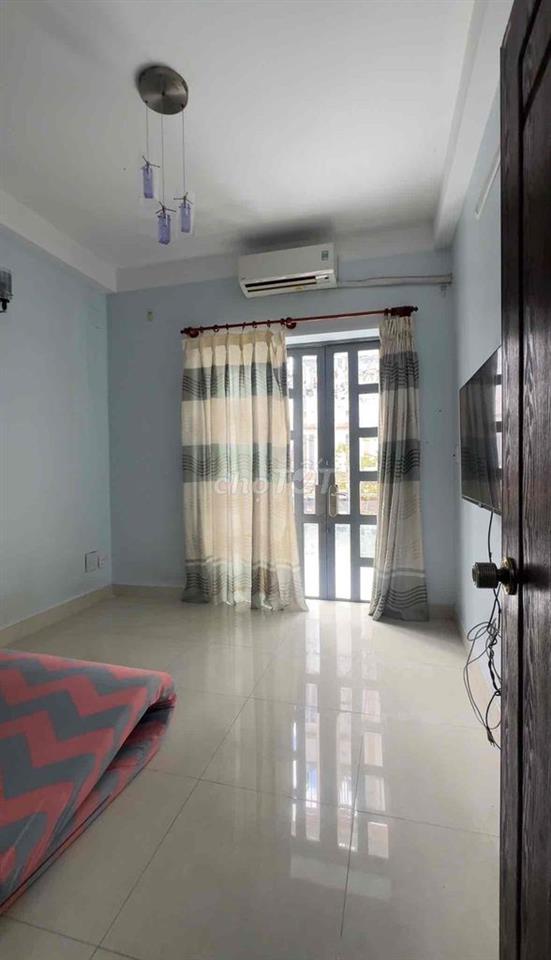 1pn bancon lớn ngay Trung tâm Q4