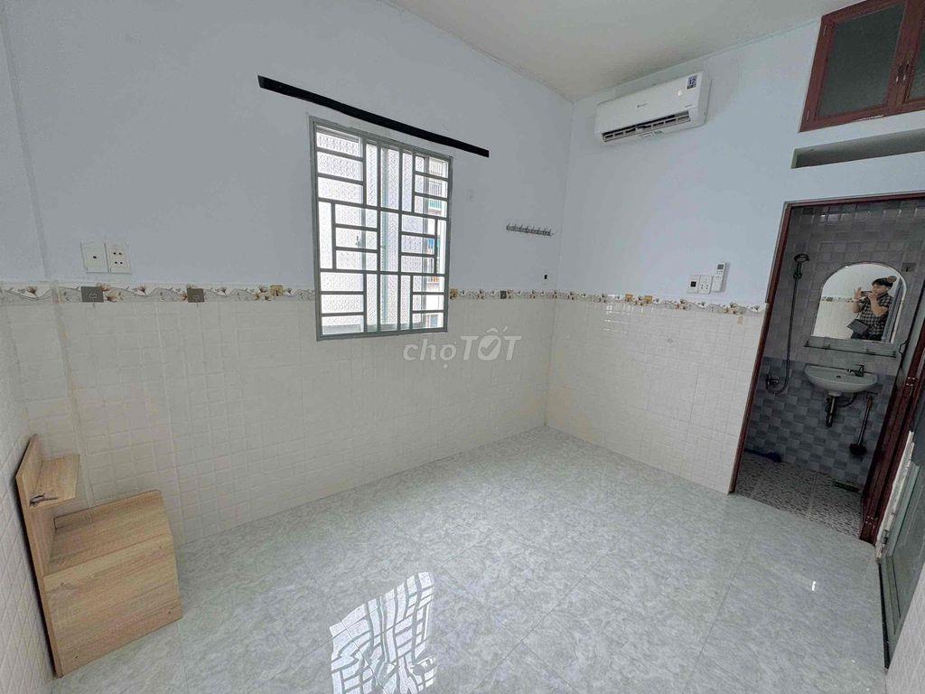 Studio q4 cửa sổ lớn