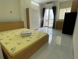 Studio bancon cửa sổ siêu rộng ngay trung tâm Q4