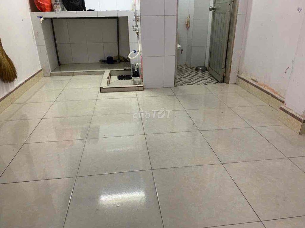 cho thuê phòng giá rẻ đoàn văn bơ q4