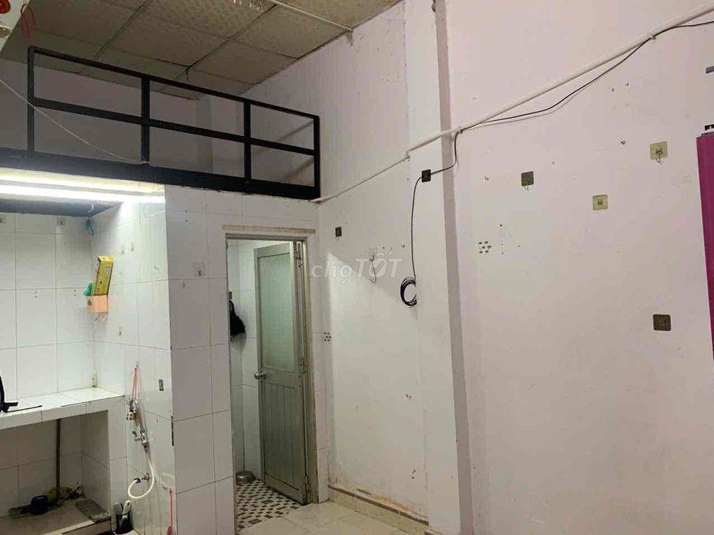 cho thuê phòng giá rẻ đoàn văn bơ q4