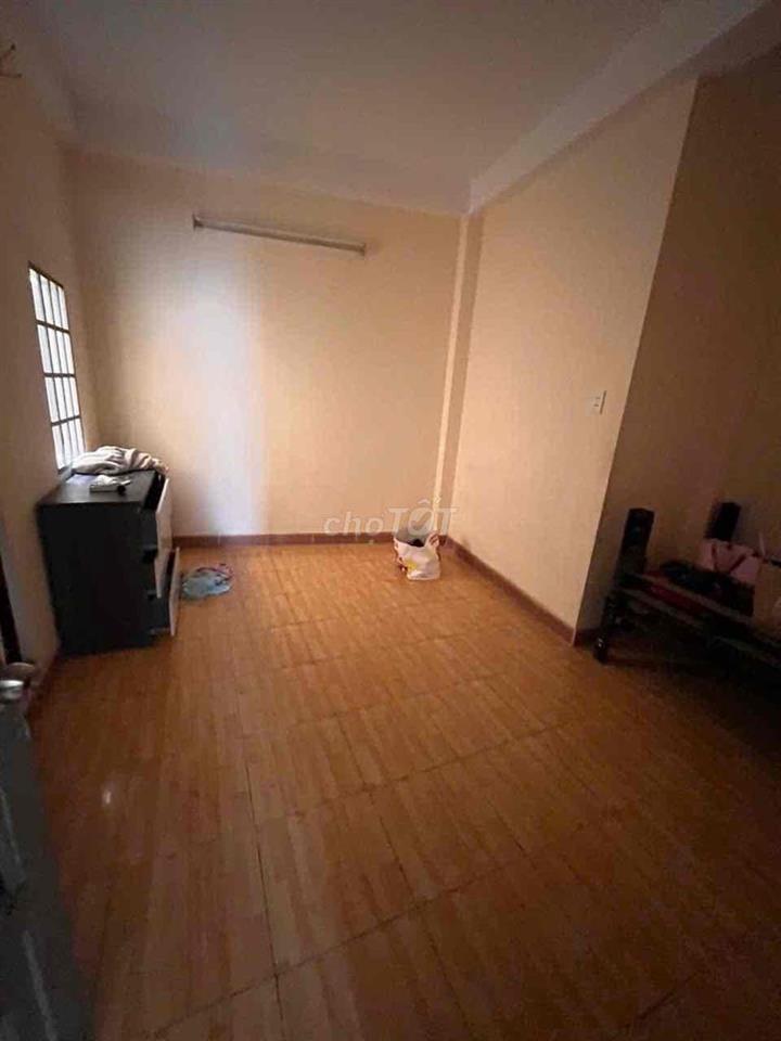 Phòng 20m2 toilet riêng tầng 2