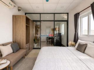Studio ban công rộng ít khi trống.