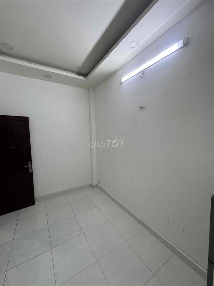 cho thuê phòng trọ 18m2 MT đường số q4