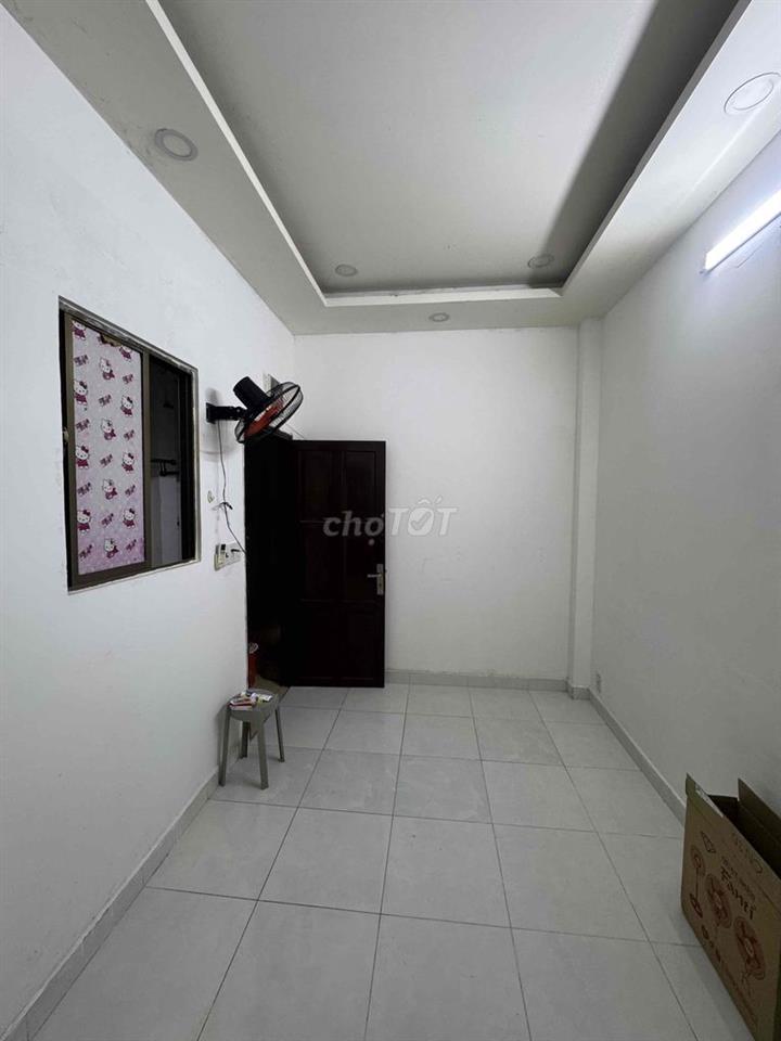 cho thuê phòng trọ 18m2 MT đường số q4