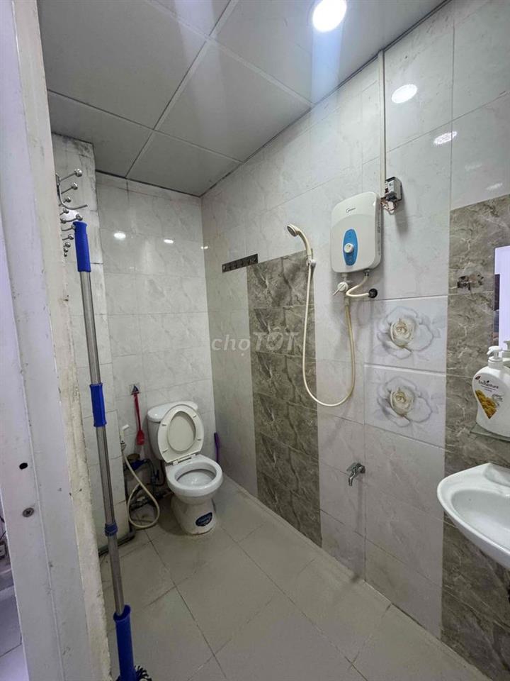 cho thuê phòng trọ 18m2 MT đường số q4