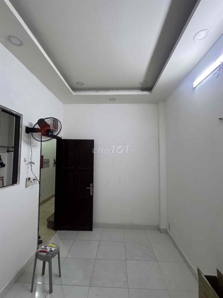 cho thuê phòng trọ 18m2 MT đường số q4