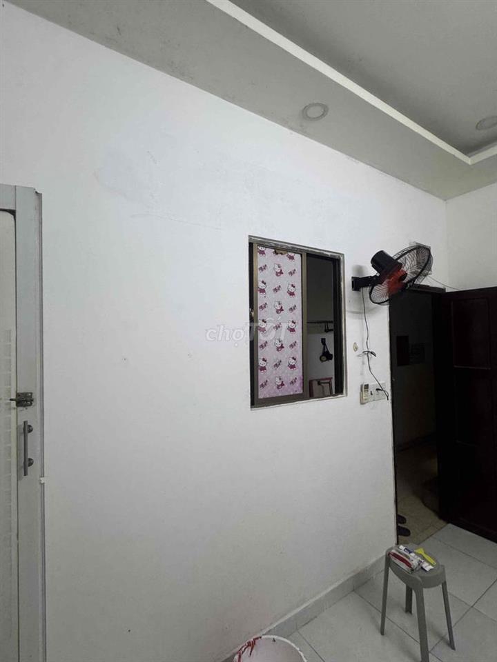 cho thuê phòng trọ 18m2 MT đường số q4
