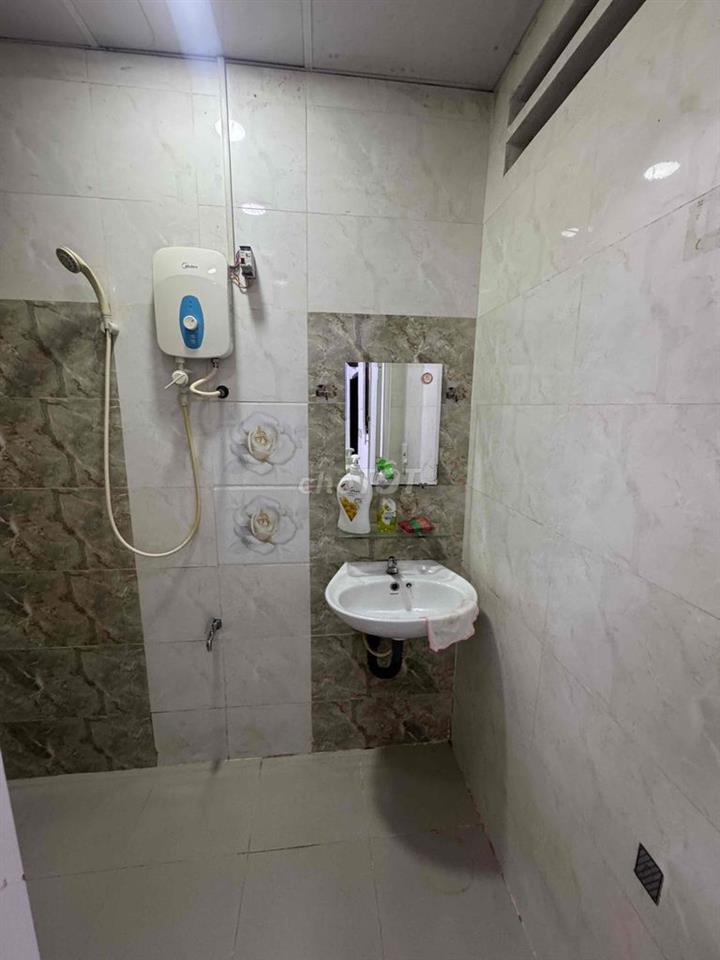 phòng trọ 18m2 NT cơ bản ở MT đường số q4