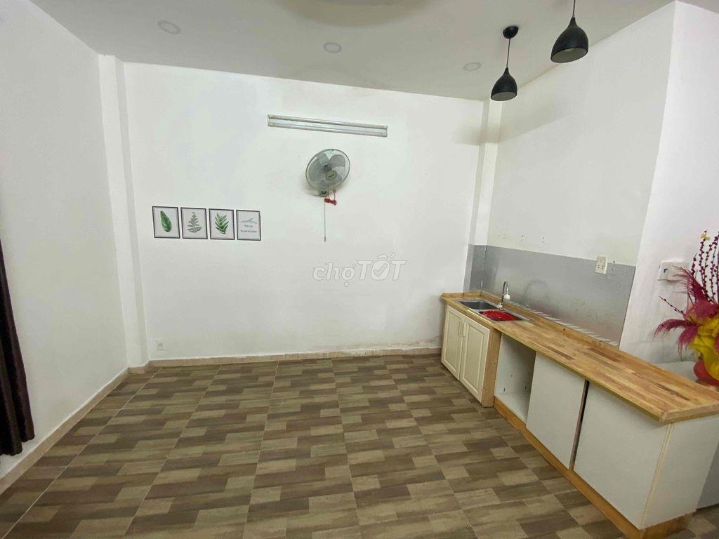 CĂN STUDIO TÁCH BẾP FULL NT 35m2 ở MT ĐƯỜNG SỐ 45 Q4