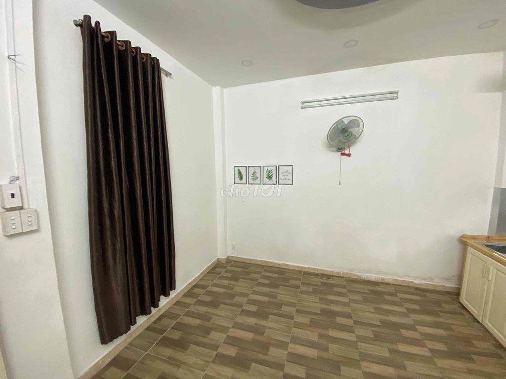 CĂN STUDIO TÁCH BẾP FULL NT 35m2 ở MT ĐƯỜNG SỐ 45 Q4