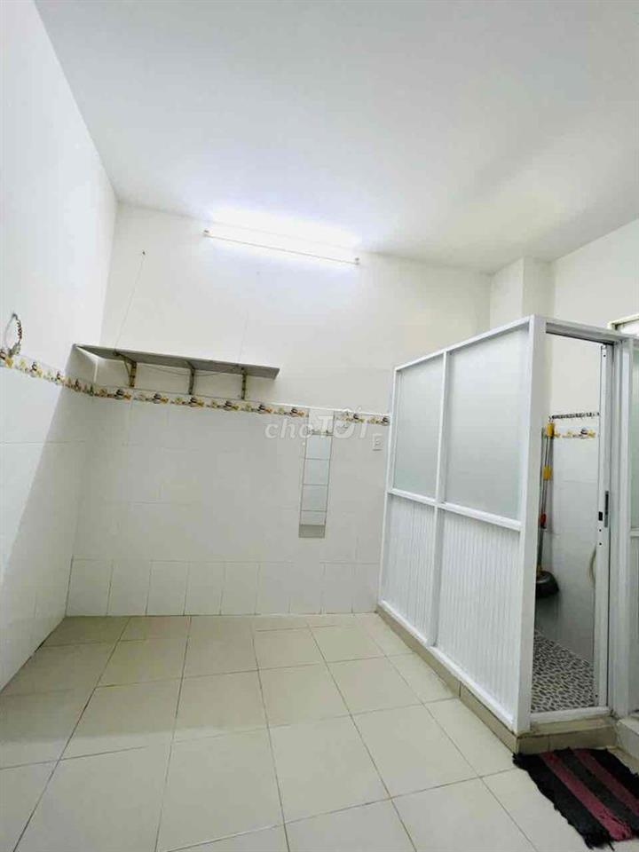 phòng trọ giá rẻ đoàn văn bơ xóm chiếu