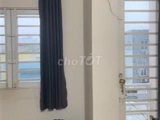 Phòng cửa sổ trời thoáng mát quận 4