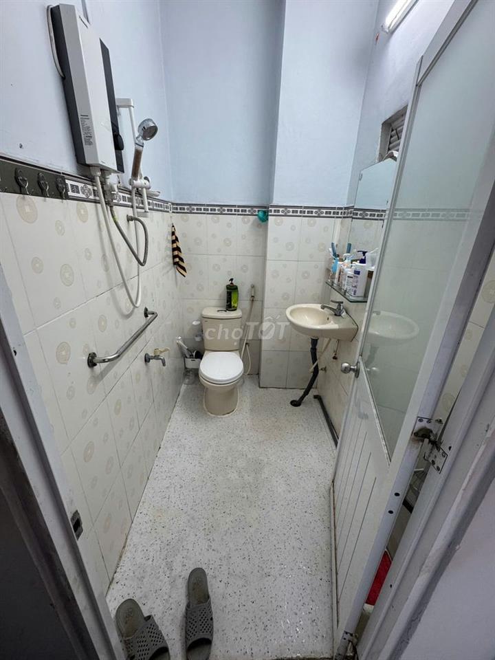 Chính chủ. Bán nhà Q5 lầu 2 ngay BV Đại học Y dược, 3pn, thương lượng