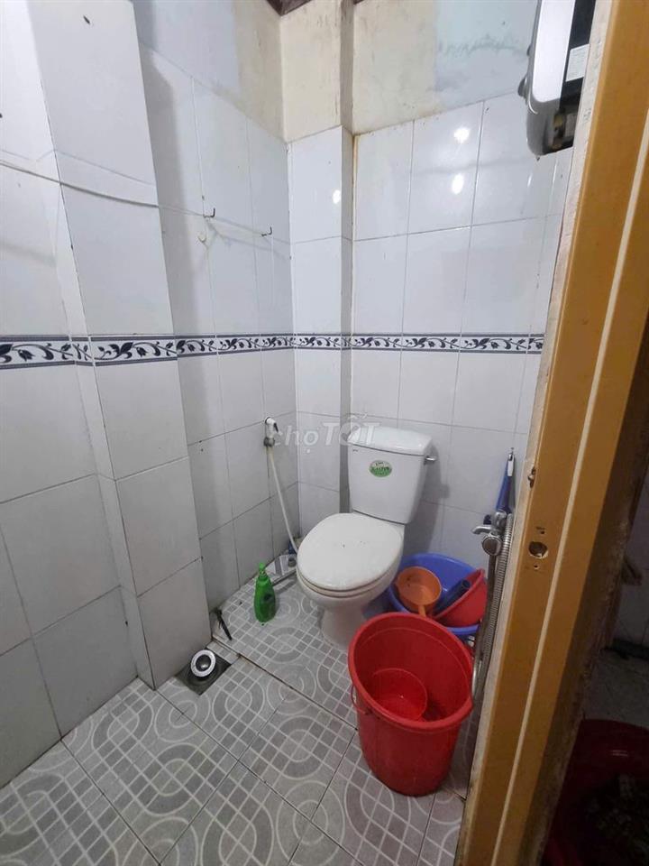 Bán chung cư Triệu Quang Phục (Lầu 2 + Lầu 3), Q5
