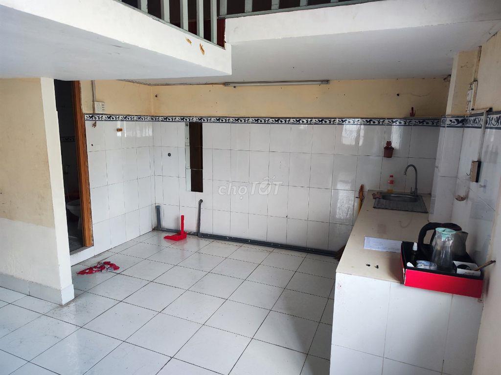 Bán chung cư Triệu Quang Phục (Lầu 2 + Lầu 3), Q5