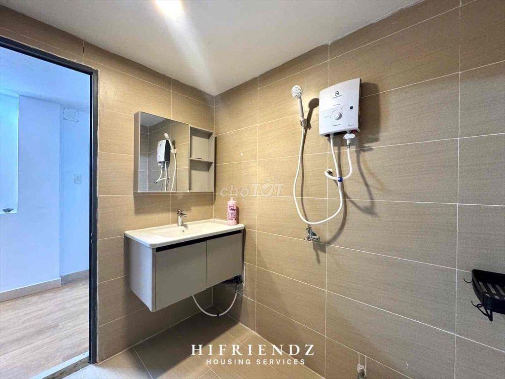 Studio Rộng 40m2 - Ban Công - 1PN Tách Bếp - Máy Giặt - Gần Q1, 3, 10