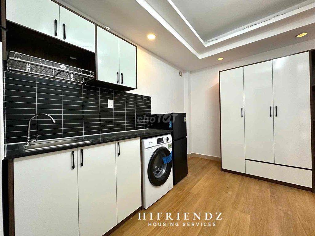 Studio Rộng 40m2 - Ban Công - 1PN Tách Bếp - Máy Giặt - Gần Q1, 3, 10