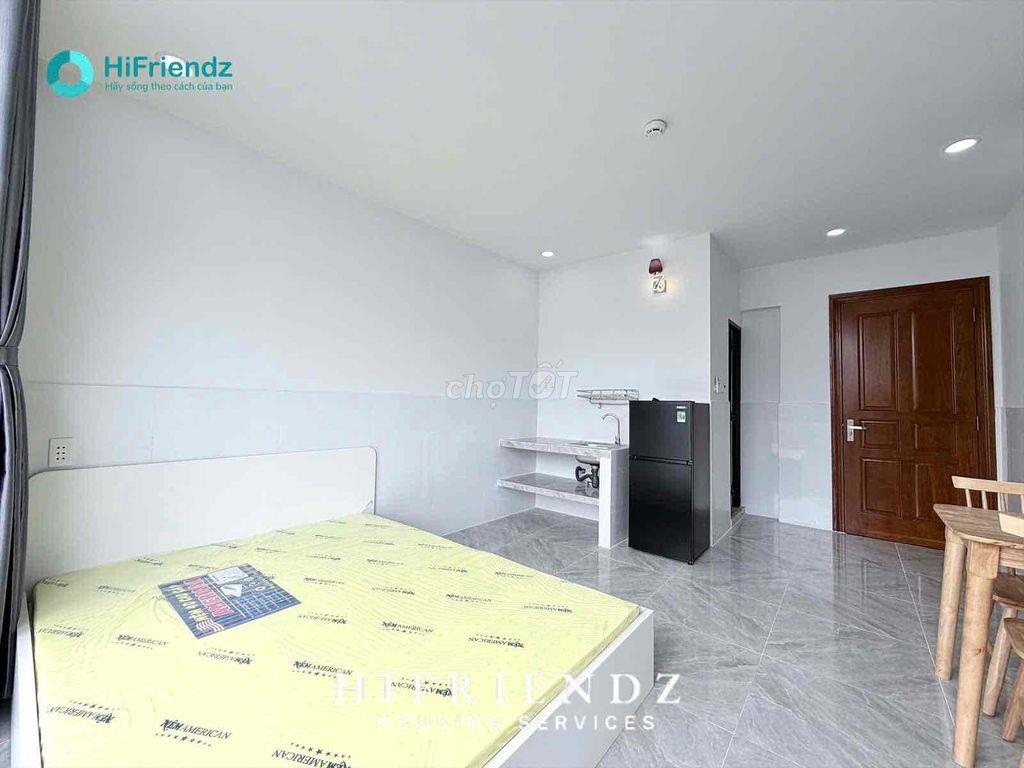 Phòng Mới Toanh Có Ban Công Full Nội Thất Gần UEH N và VHU