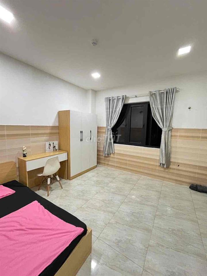 Căn hộ cao cấp ở giữa trung tâm Quận 5. Full nội thất cao cấp