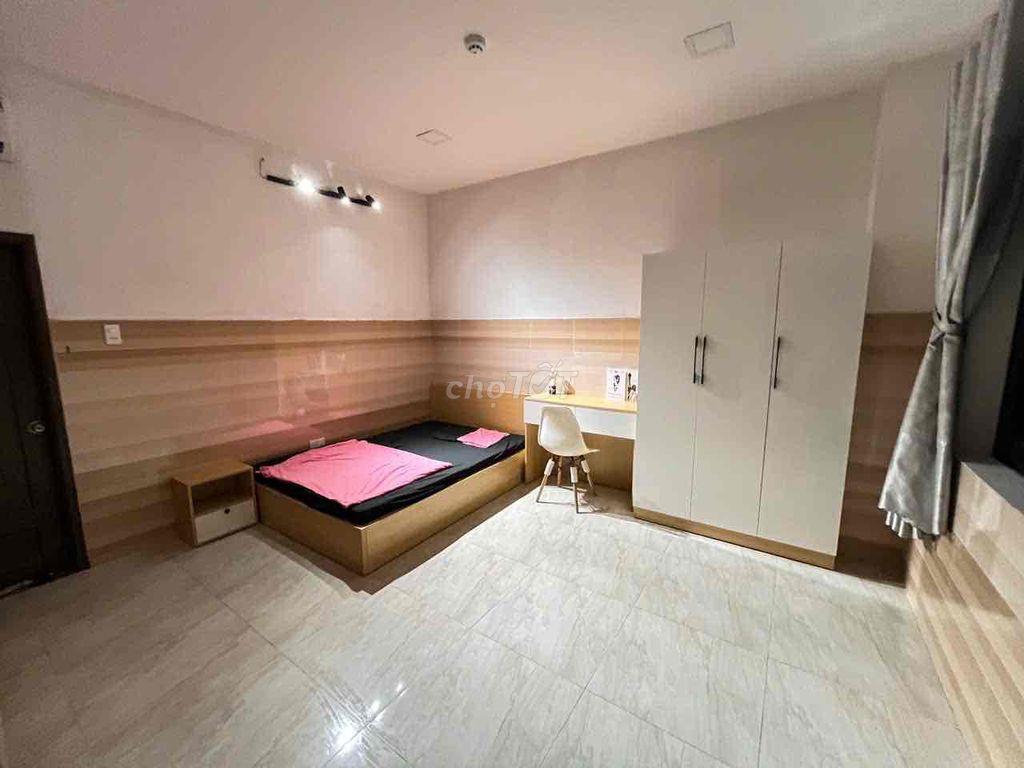 Căn hộ cao cấp ở giữa trung tâm Quận 5. Full nội thất cao cấp