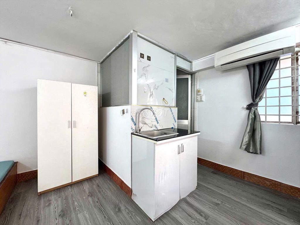 CHDV BAN CÔNG, CỬA SỔ - NGUYỄN VĂN CỪ, Q5 Chỉ hơn 5TR