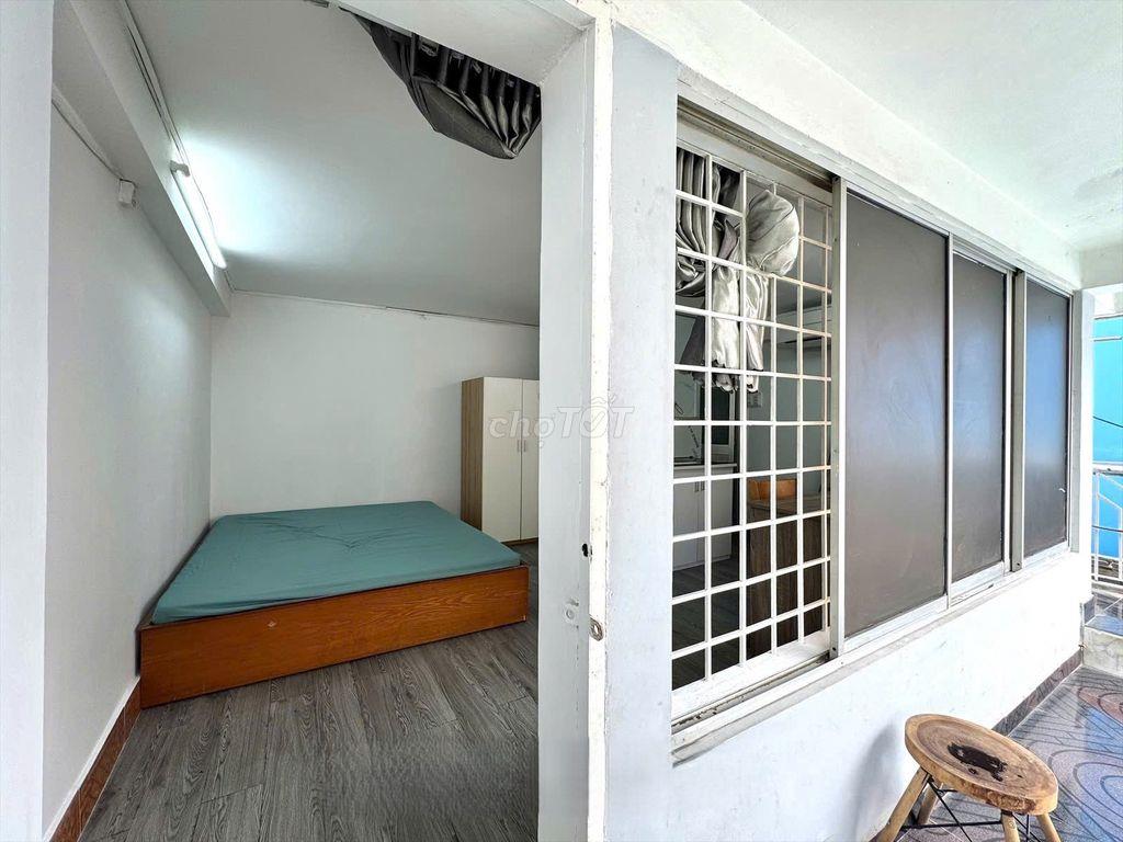 CHDV BAN CÔNG, CỬA SỔ - NGUYỄN VĂN CỪ, Q5 Chỉ hơn 5TR