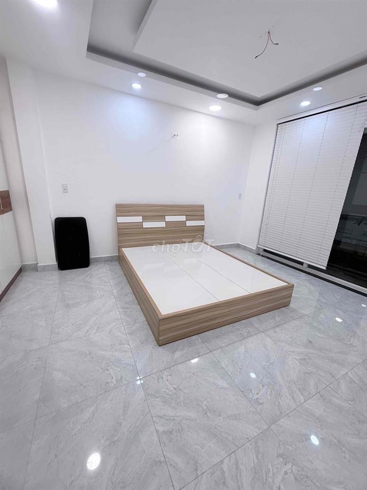 CHO THUÊ NHÀ MẶT TIỀN ĐẸP VIP P7 Q5