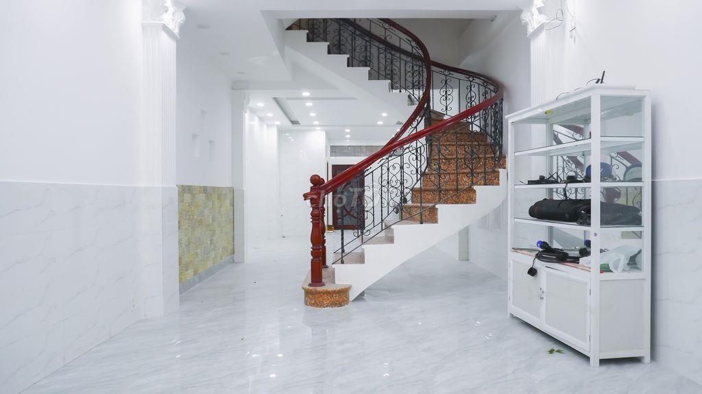 NHÀ 3 TẦNG QUẬN 5 – HẺM Ô TÔ, 2 MẶT THOÁNG TRƯỚC SAU, 5 PHÒNG – 4 WC