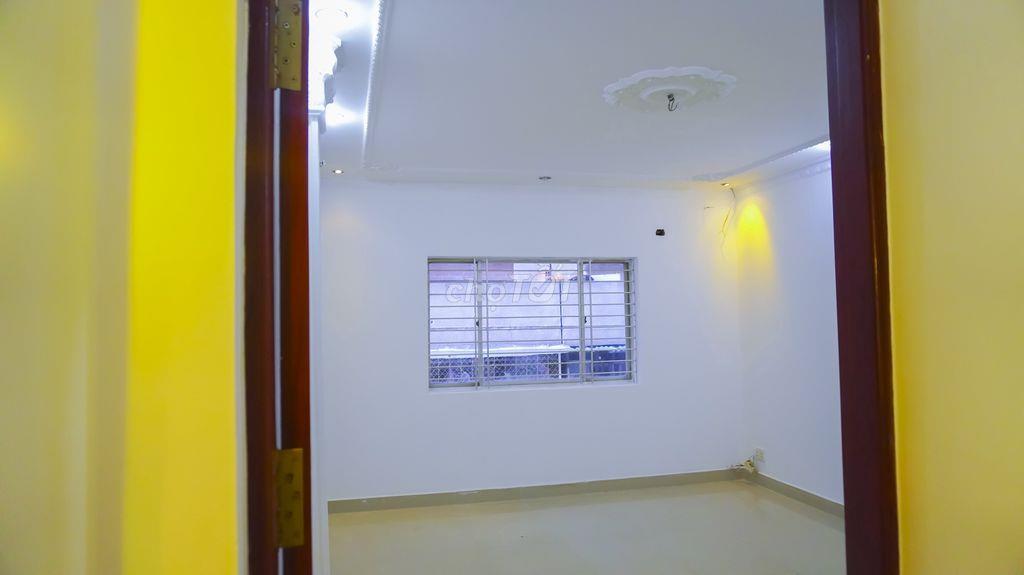 NHÀ 3 TẦNG QUẬN 5 – HẺM Ô TÔ, 2 MẶT THOÁNG TRƯỚC SAU, 5 PHÒNG – 4 WC