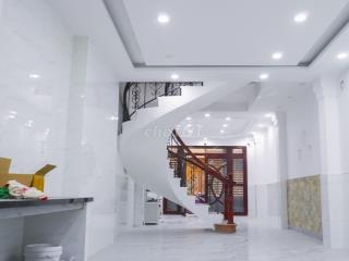 NHÀ 3 TẦNG QUẬN 5 – HẺM Ô TÔ, 2 MẶT THOÁNG TRƯỚC SAU, 5 PHÒNG – 4 WC