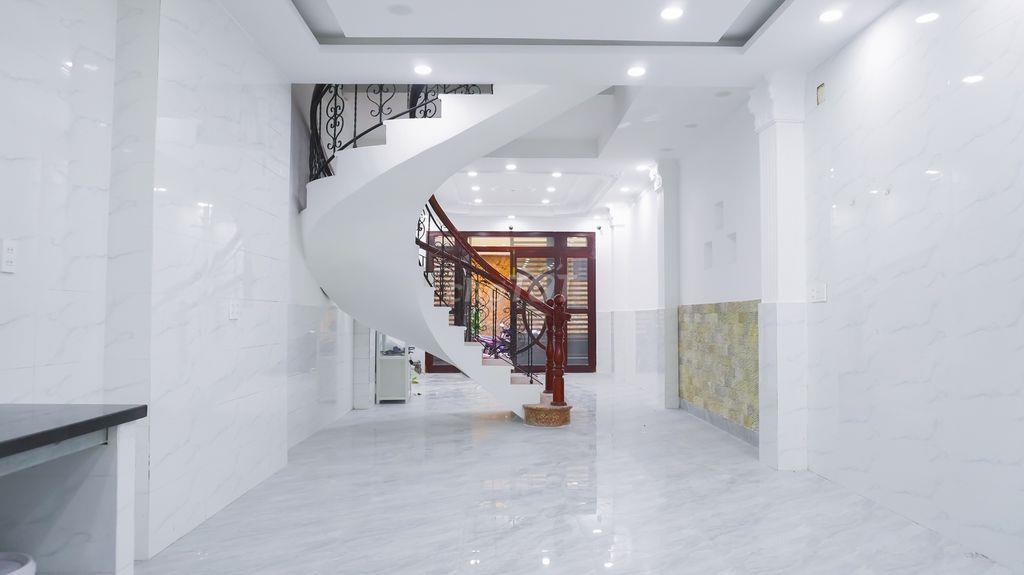 NHÀ 3 TẦNG QUẬN 5 – HẺM Ô TÔ, 2 MẶT THOÁNG TRƯỚC SAU, 5 PHÒNG – 4 WC