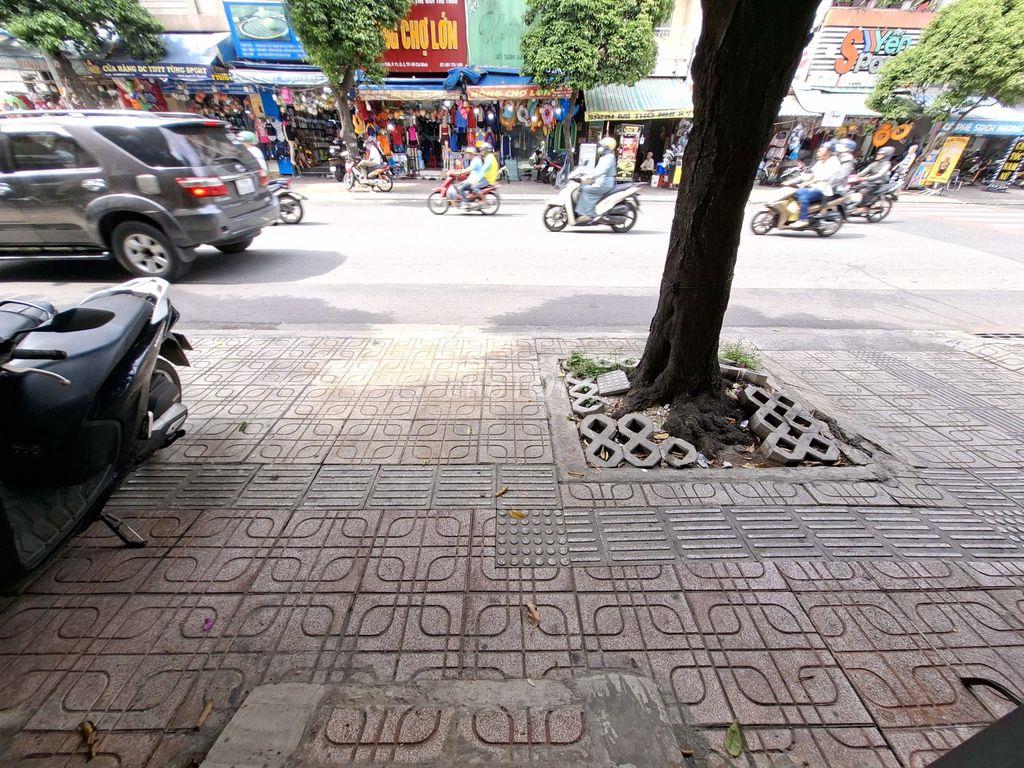 Chính chủ rao bán nhà giá rẻ - 2 mặt tiền - ngay trung tâm Q5 TP.HCM