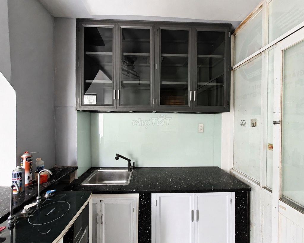 Chính chủ rao bán nhà giá rẻ - 2 mặt tiền - ngay trung tâm Q5 TP.HCM