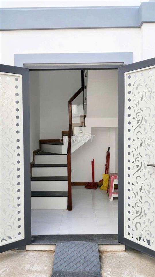 Chính chủ rao bán nhà giá rẻ - 2 mặt tiền - ngay trung tâm Q5 TP.HCM