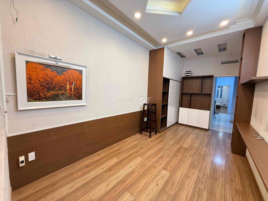 Cho thuê nhà 5 phòng ngủ ngay trung tâm Q1,5