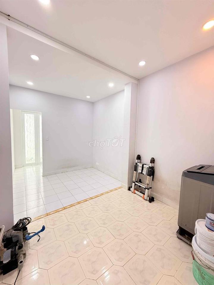 Cho thuê nhà 5 phòng ngủ ngay trung tâm Q1,5