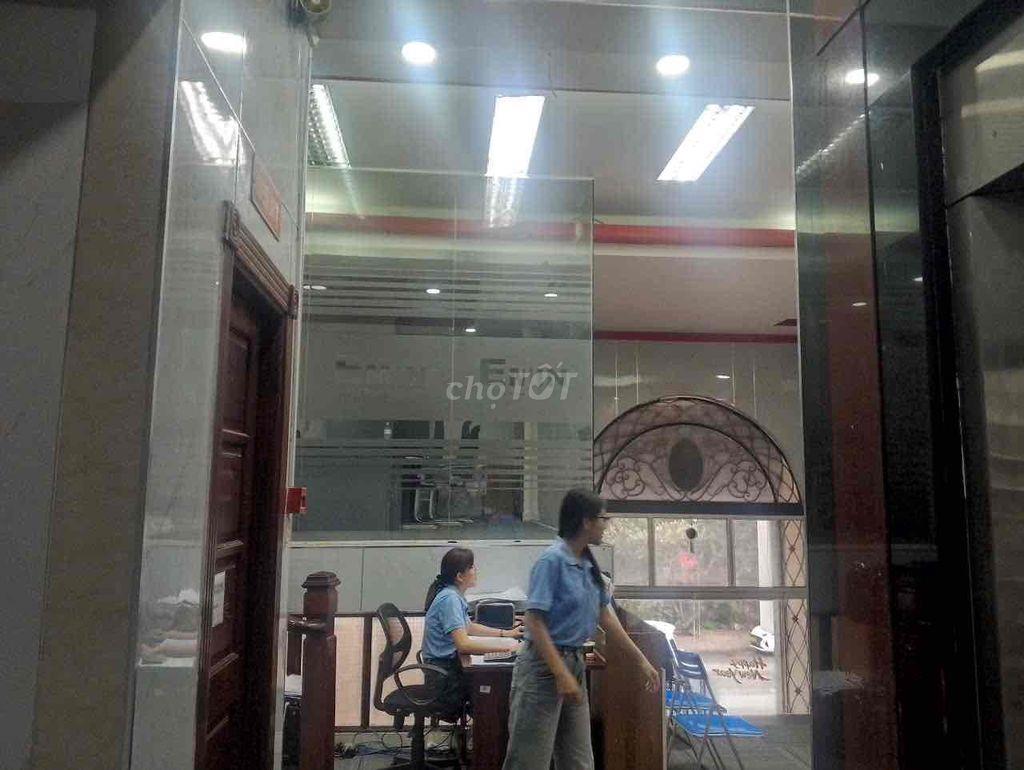 Cho thuê toà nhà ngay trung tâm bình thạnh