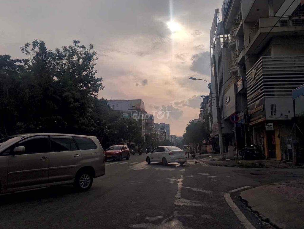 Cho thuê toà nhà ngay trung tâm bình thạnh