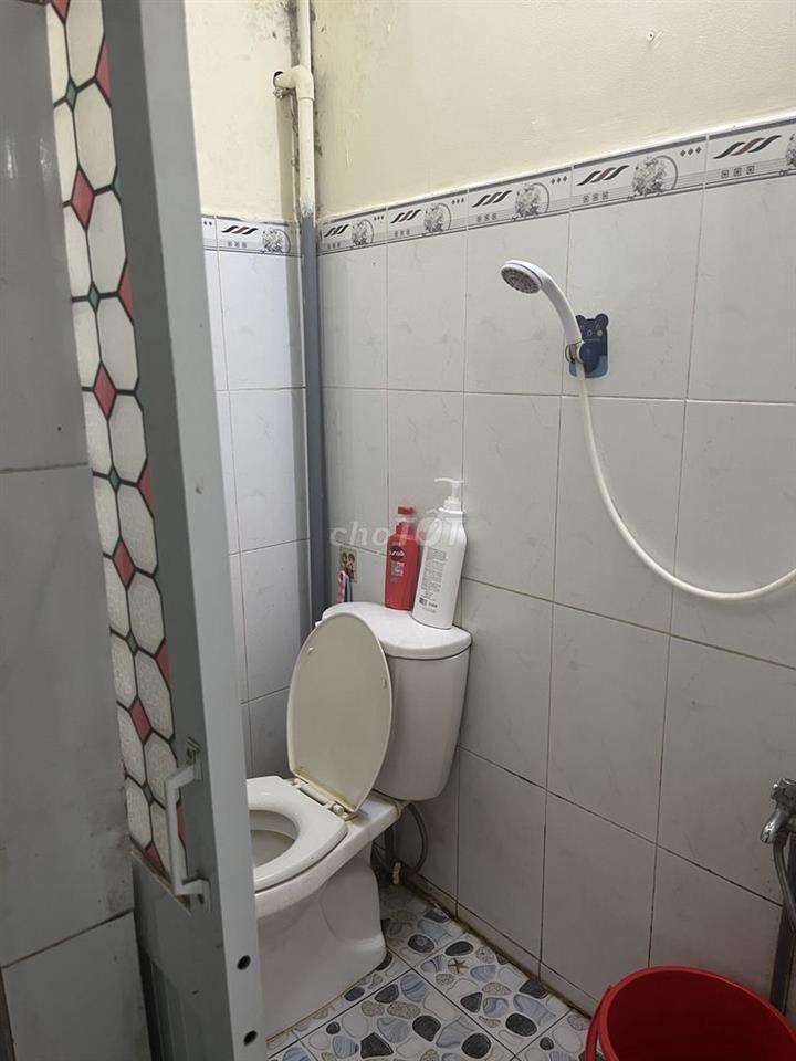 Nhà cho thuê nguyên căn Q5 giáp Q1