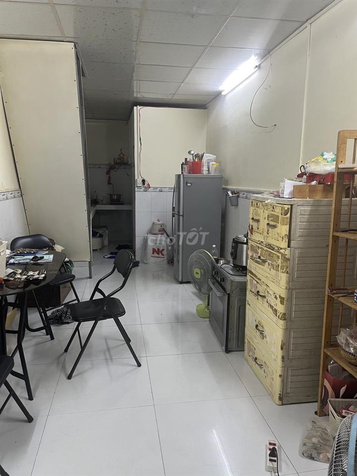 Nhà cho thuê nguyên căn Q5 giáp Q1