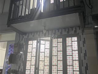 Nhà cho thuê nguyên căn Q5 giáp Q1