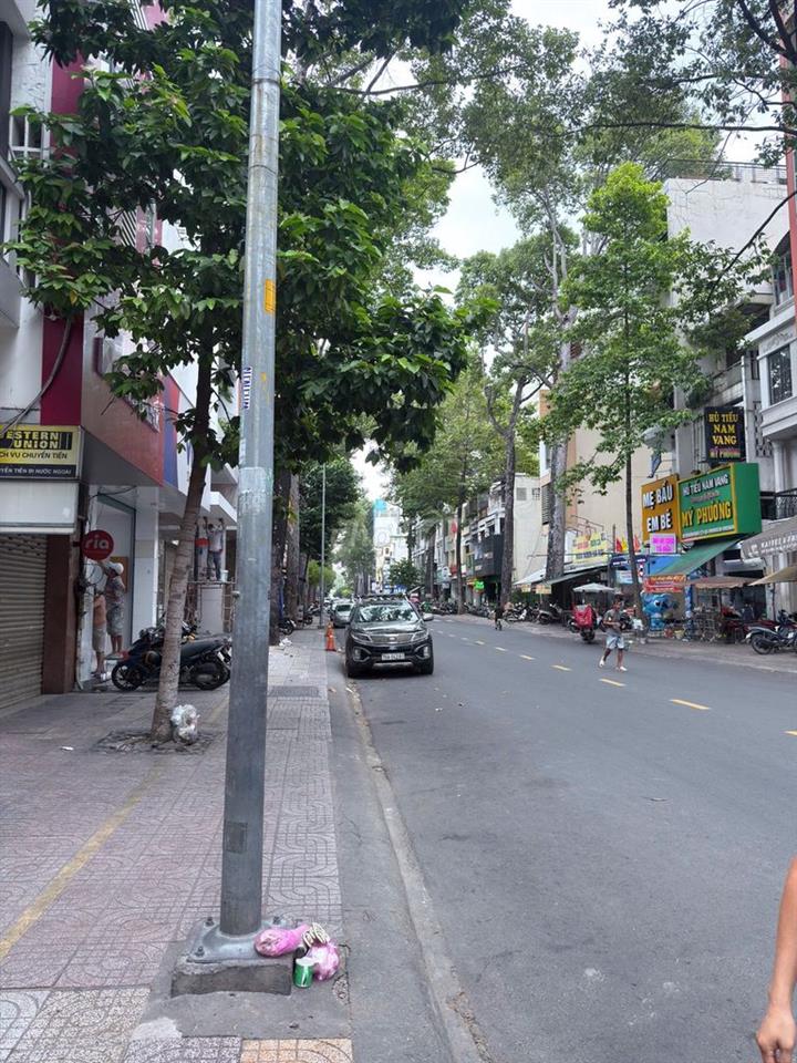 Cho thuê nhà nguyên căn trung tâm Q5 (Trần Bình Trọng)