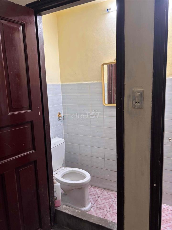 Cho thuê mặt bằng kinh doanh vị trí chợ vật liệu quận 5-50m2 (3.8x15m)