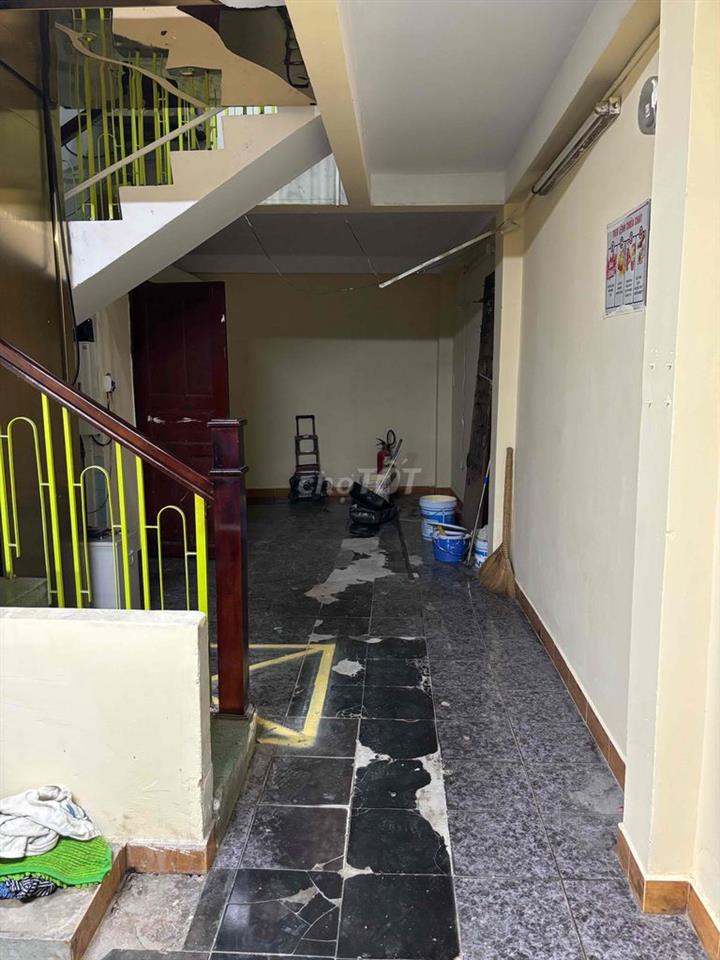 Cho thuê mặt bằng kinh doanh vị trí chợ vật liệu quận 5-50m2 (3.8x15m)